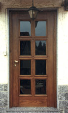 Porta blindata con vetri trasparenti